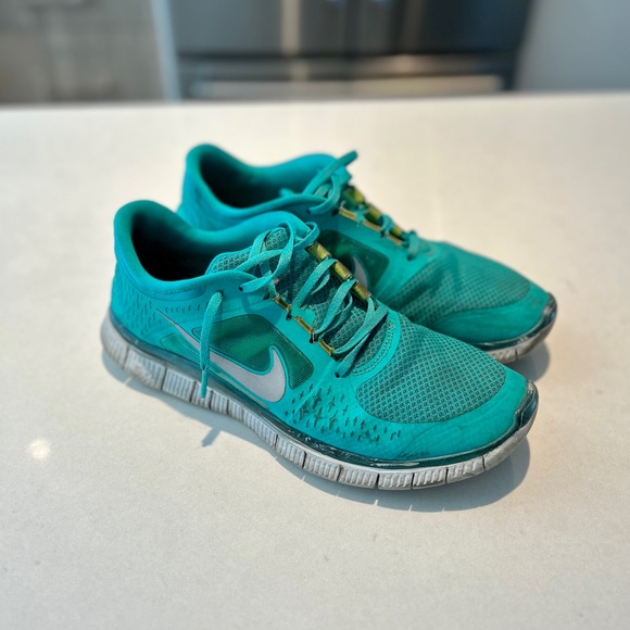 Nike Free Runs - Picture 3 of 3